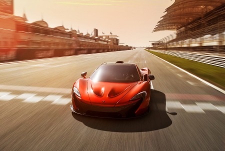 Siêu xe McLaren P1 nơi miền nắng gió - 2 Siêu xe McLaren P1 mang trách nhiệm nặng nề là tiếp bước huyền thoại McLaren F1